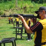 Tingkatkan Kemampuan Personel, Polres Sinjai Gelar Latihan Menembak.