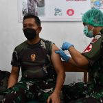 Personel Militer dan PNS Ajenrem Tipe A Korem 143/HO Terima Vaksin Booster