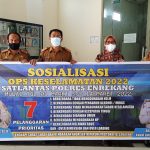 Hari Pertama Ops Keselamatan 2022, Kanit Kamsel Satlantas Polres Enrekang Lakukan Sosialisasi Dikantor Perpustakaan Kabupaten Enrekang