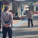 Pantau Apel Serah Terima Piket Fungsi, Kabag Ops Polres Sinjai Berikan Arahan.