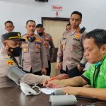 Menjelang HUT Bhayangkara ke-76, Personel Polres Enrekang Melaksanakan Donor Darah