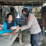 Implementasi Program Prioritas Kapolres Sidrap, Polwan Berbagi Nasi Dos ke Warga Prasejahtera