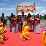 Kedatangan Panglima Baru Kodam XIV/Hasanuddin Mayjen Totok Imam Disambut Dengan Adat Bugis-Makassar