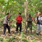 Babinsa Bersama Bhabinkamtibmas dampingi Tim Pengendalian Kehutanan dan lahan
