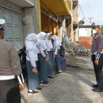 Personel Satlantas Polres Sidrap Beri Teguran ke 18 Pelajar Yang Tidak Pakai Helm
