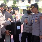 Personel Polda Sultra Berikan Bantuan Sumbangan Untuk Korban Gempa Cianjur