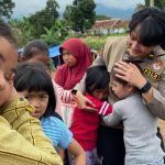 Upaya Polri Kembalikan Senyum Anak-anak dan Ibu-ibu Korban Gempa Cianjur