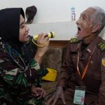 Setelah Kunjungi Rumahnya, Pangdam Hasanuddin Lakukan Rikkes Berkala Bagi Veteran dan Tundayatu