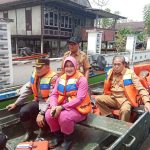 Kapolres Sidrap bersama Bupati Tinjau Lokasi Bencana Banjir di Panca Lautang Sekaligus Beri Bantuan Sembako 