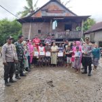 Ketua Bhayangkari Cabang Sidrap bersama Polwan Beri Bantuan Sembako dan Nasi Dos ke Korban Banjir 