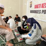 Biddokkes Polda Sultra Menggelar Bakti Kesehatan Yang Bertempat Di Mesjid Nurul Huda