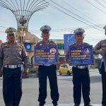 Hari ke-5 Ops Keselamatan Pallawa 2023, Personel Satlantas Polres Sidrap Beri Himbaun Menggunakan Papan Bicara