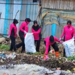 Hari Peduli Sampah Nasional, Ketua Bhayangkari Cabang Sidrap Pimpin Anggotanya Bersihkan Sampah di Sekitar Danau Sidenreng