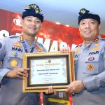 Penghargaan Kadivhumas Pada Saat Rakernis Humas Polri
