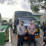 Personel Sat Samapta Polres Sidrap Antar Anggota TNI Yonif 721 Makkasau Pinrang Untuk Laksanakan Tugas
