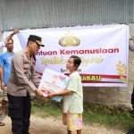 Polres Baubau Bagikan Bantuan Kemanusiaan Untuk Negeri Ke Sejumlah Warga Yang Kurang Mampu