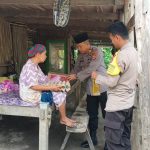 Sesuai Arahan Kapolres Sidrap, Kapolsek Baranti Beri Bantuan Sembako kepada Warga Kurang Mampu