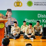 Kerjasama Bareng PP Persis, Kapolri Salurkan 30 Ribu Sembako ke Warga yang Membutuhkan