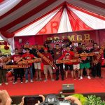 KAPOLDA SULSEL TURUN LANGSUNG DI PAREPARE MENGECEK PENGAMANAN SEPAK BOLA DAN BERBAUR BERSAMA SUPORTER PSM DAN SAMPAIKAN PESAN DAMAI