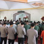 Sinergitas TNI-Polri di Sidrap Gelar Shalat Dzuhur Secara Berjama’ah