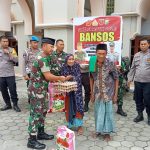 Sinergitas TNI- Polri, Polsek Watang Pulu bersama Koramil 1420-04 Gelar Bakti Sosial, Sholat Berjamaah dan Manre Sipulung