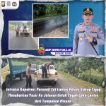 Atas Intruksi Kapolres, Personel Satlantas Polres Sidrap Sigap Menaburkan Pasir Ke Jalan Akibat Tumpahan Minyak 