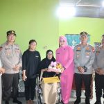 Momen Hari Bhayangkara ke 77, Kapolres Sidrap Bersama Ketua Bhayangkara Anjangsana Ke ASN Yang Sakit Menahun