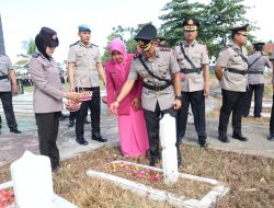 Kapolres Sidrap Pimpin Upacara Ziarah di Taman Makam Pahlawan Mario Sekaligus Tabur Bunga