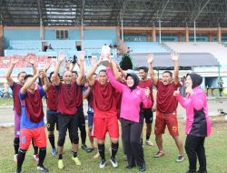 Kapolres Sidrap bersama Timnya Berhasil Menyabet Juara Dalam Pertandingan Sepak Bola Internal