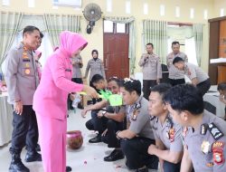 Kapolres Sidrap Pimpinan Upacara Korps Raport Kenaikan Pangkat Anggota