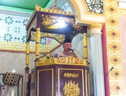 Shalat Jumat Bersama Masyarakat, Wakapolres Buton Ajak Untuk Jaga Kamtibmas