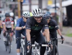 Pangdam XIV/Hsn Gowes Bareng Wakil Ketua Komisi I DPR RI : Happy Together Menikmati Keindahan Alam Sulsel dan Jaga Kebugaran Tubuh