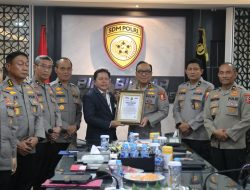 As SDM Irjen Dedi Prasetyo Terima Presisi Award Berkat Keterbukaan Rekrutmen Polri 