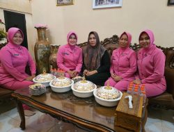 Ketua Bhayangkari Cabang Sidrap Melakukan Anjangsana ke Kediaman Purnawirawan Polri
