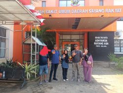 Upaya Wujudakan KBN, Petugas Posko Kampung Bebas Narkoba “MAPPEDECENG” Polres Sidrap Antar Pecandu Untuk Rehab