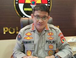 Polisi rekayasa lalu lintas saat tabligh akbar Ustadz Dasaad Latif Di Depan Mapolrestabes Makassar