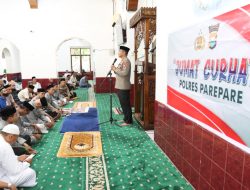 Kapolres Parepare Gelar Jumat Curhat Bersama Tokoh Agama di Masjid Raya Parepare.