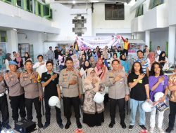 Hari Ke-5 Ops Zebra Pallawa 2023, Kapolres Sidrap Melakukan Kampanye Tertib Lalin dan Bagi Helm ke Mahasiswa 