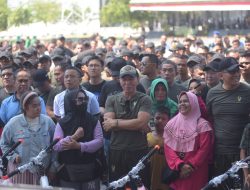 Semarak HUT TNI ke-78 , Satuan TNI (AD, AL, AU) Di Wilayah Kodam XIV/Hsn Bersama Seluruh Stake Holder Melaksanakan Pesta Rakyat, Bazar, Bhakti Kesehatan dan Bhakti Sosial