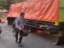 Aksi Heroik! Kasat Intelkam Polres Sidrap Bersama Masyarakat Padamkan Kobaran Api Yang Bersumber Dari Truk