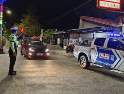 Ciptakan Kamseltibcar Lantas di Malam Akhir Pekan, Satlantas Polres Sidrap Laksanakan Pengamanan dan Pengaturan Lalin