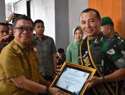 Komitmen Tangani Stunting, Pangdam XIV/Hsn Dikukuhkan Sebagai Bapak Asuh Stunting dan Salurkan Paket Nutrisi Untuk Ibu Hamil dan Anak Stunting