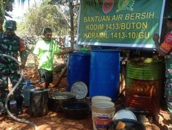 Bantu Atasi Kesulitan Air Bersih, Kodim Jajaran Korem 143/HO Salurkan Air Bersih Bagi Masyarakat