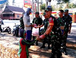Wujud Rasa Syukur dan Bentuk Kepedulian Antar Sesama, Anggota Koramil 1425-05 Batang Gelar Kegiatan Bakti Sosial Jum’at Berkah