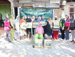 Laksanakan Program Rutin Pangdam, Dandenmadam XIV/Hsn Bagikan Kebahagiaan Kepada Masyarakat Melalui Jumat Berkah