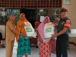 Wujudkan Masyarakat Sejahtera, Babinsa Koramil 1425-02 Bangkala Bantu Penyaluran Bantuan Pangan