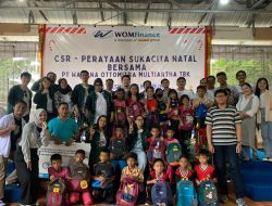 WOM Finance Berbagi Kasih Natal Bersama Dua SD di Gowa