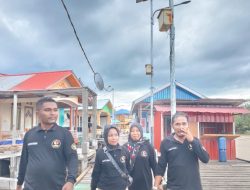 Panwascam Teluk Kaiely Melakukan pengawasan terhadap proses Penyebaran Alat peraga Kampanye