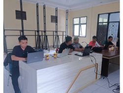 DINAS PENGENDALIAN PENDUDUK,DAN KELUARGA BERENCANA,IKUTI RAPAT PELATIHAN APLIKASI,PPID DI AULA DINAS KOMINFO.
