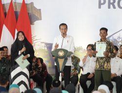 Serahkan 3.000 Sertipikat Tanah di Grobogan, Presiden Ceritakan Masa Sebelum PTSL